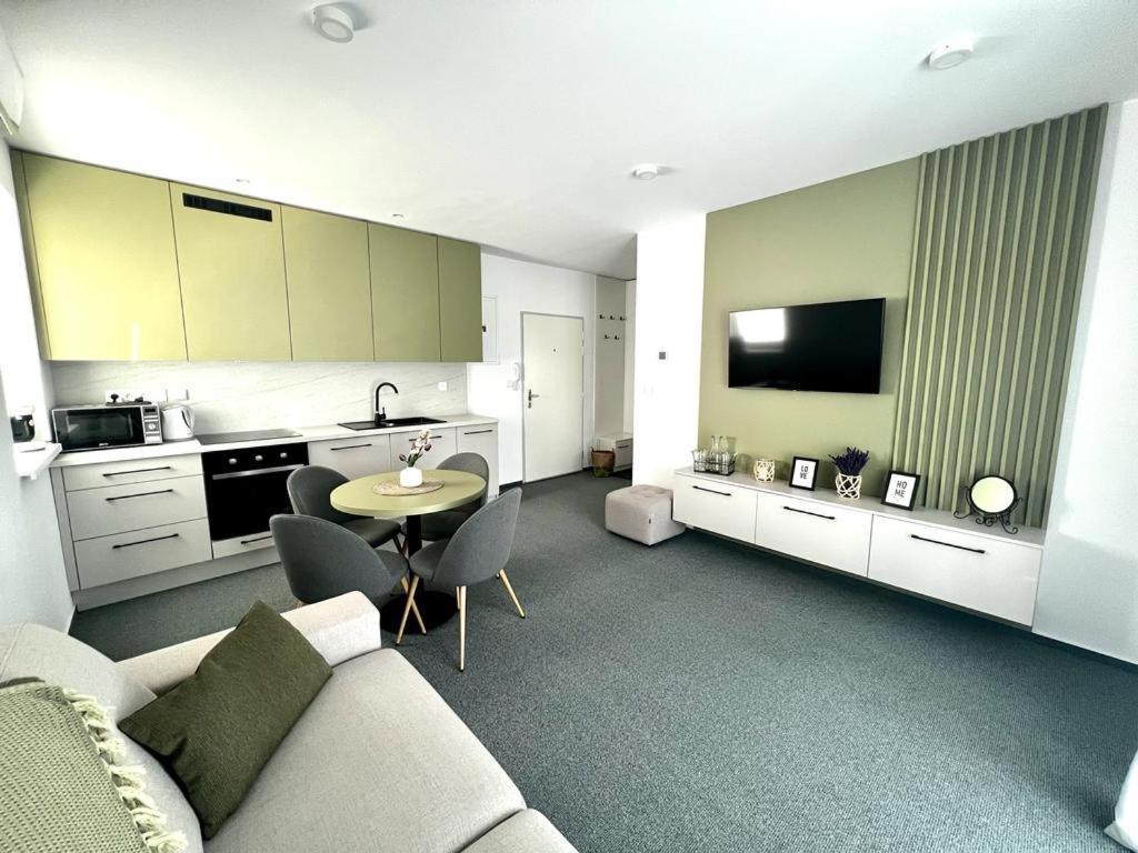 Urban Green Apartment Liptovsky Mikulas Bagian luar foto